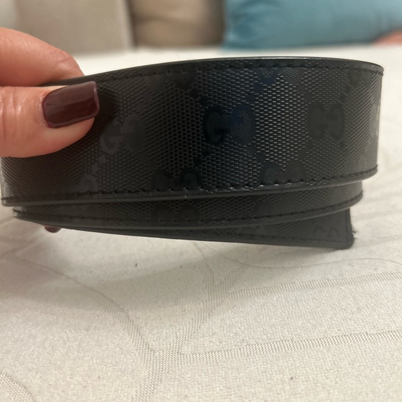 Gucci Men’s Shiny Imprime Monogram Interlocking Belt with Black GG Buckle - Picture 9 of 9